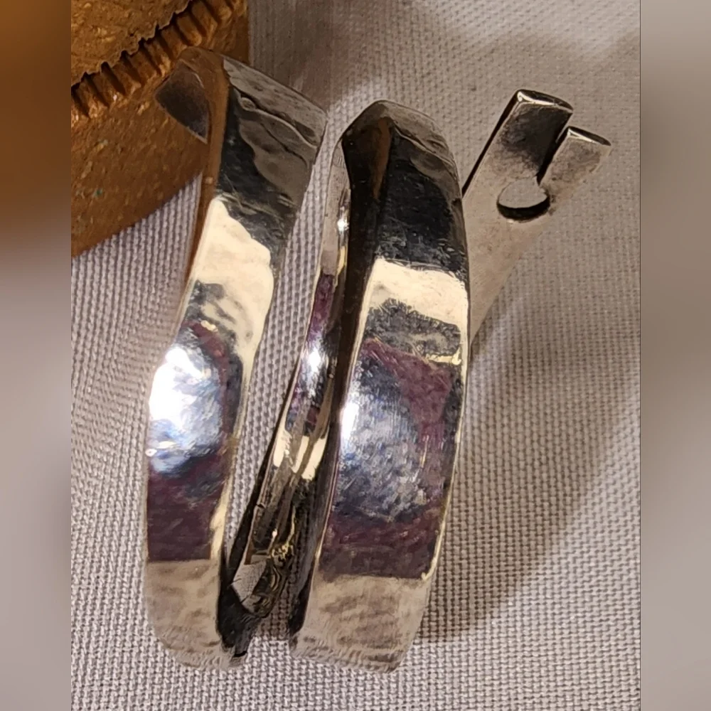925 Sterling Silver Unique Ring Size 8 1/2